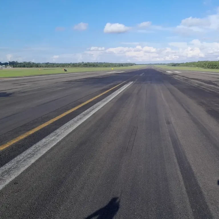 Descontaminación de Pistas en el Aeropuerto de Iguazu - Misiones IGR4