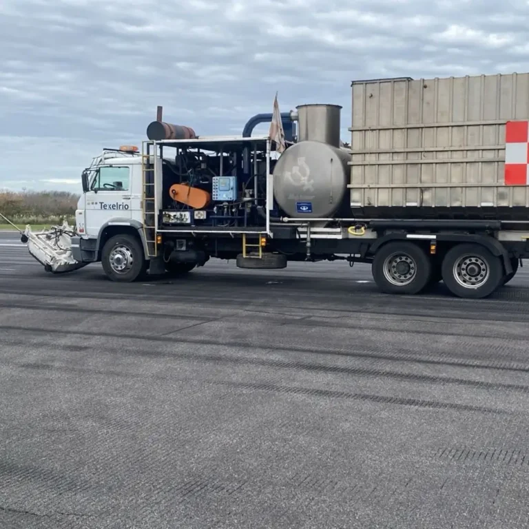 Descontaminación de pistas en el Aeropuerto Internacional de EZEIZA3