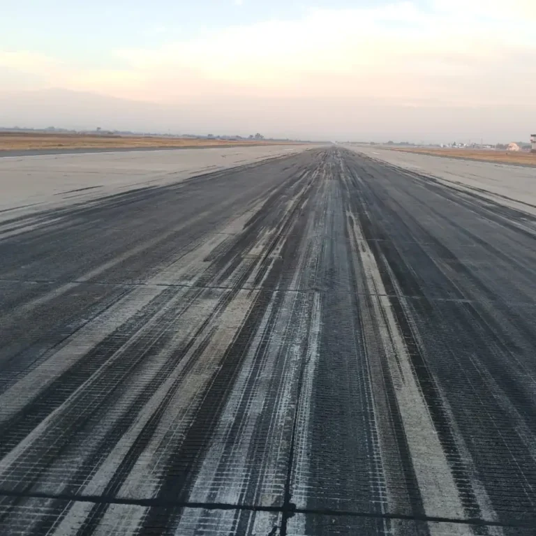 Trabajos de descontaminación de pistas en aeropuerto de Córdoba12