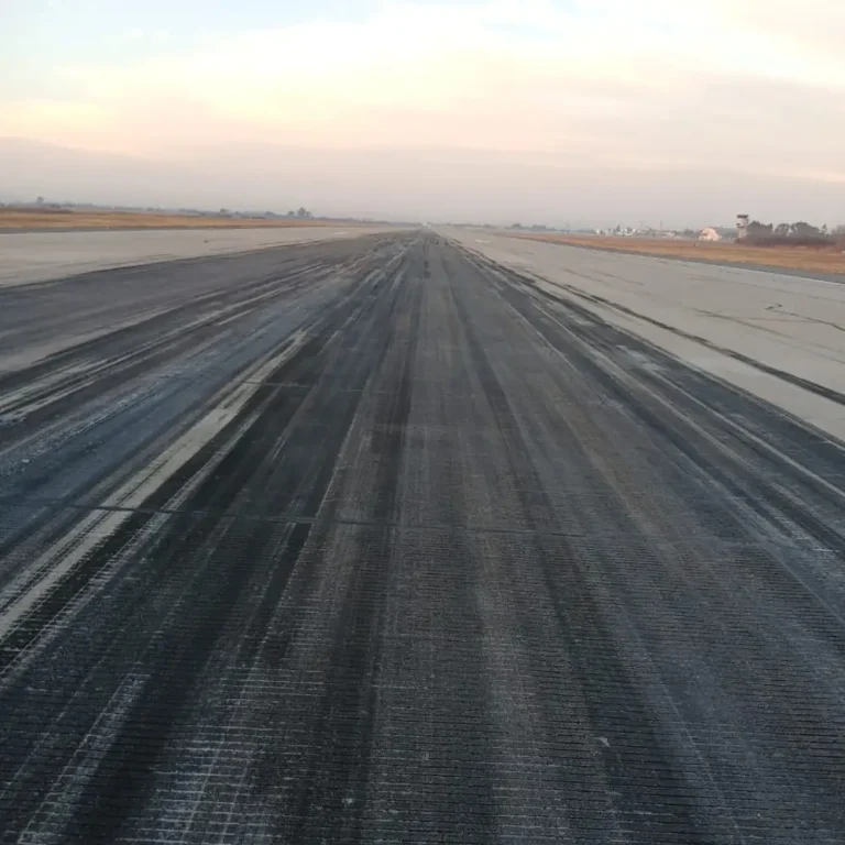 Trabajos de descontaminación de pistas en aeropuerto de Córdoba13