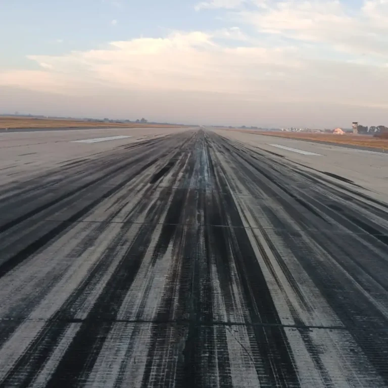 Trabajos de descontaminación de pistas en aeropuerto de Córdoba14