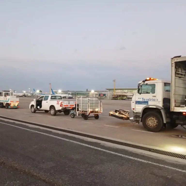 Trabajos de descontaminación de pistas en aeropuerto de Córdoba6