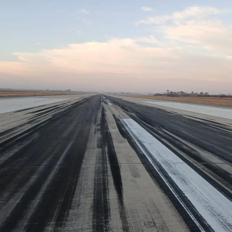 Trabajos de descontaminación de pistas en aeropuerto de Córdoba7