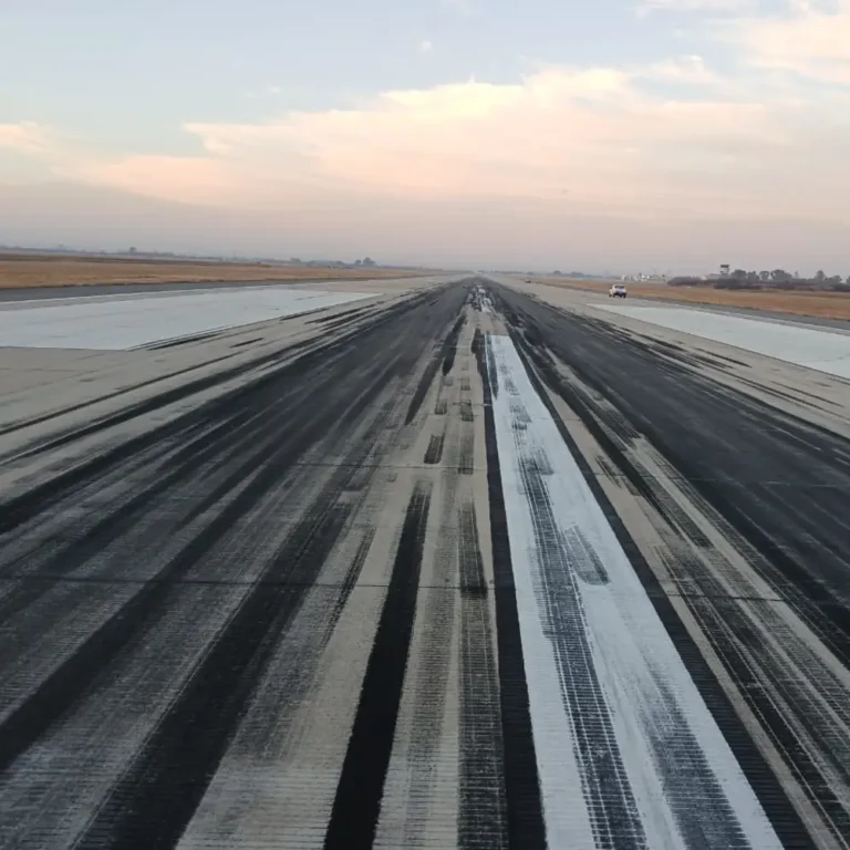 Trabajos de descontaminación de pistas en aeropuerto de Córdoba9