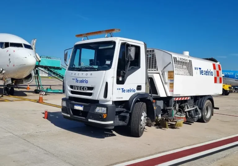 Trabajos-de-barrido-mecanico-de-el-sector-Aire-del-Aeroparquesinmatr5