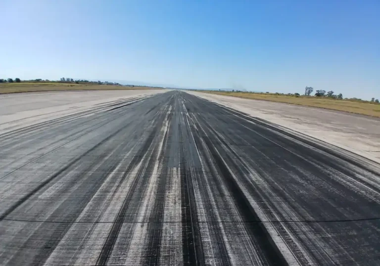 Descontaminado de pista en Tucuman3