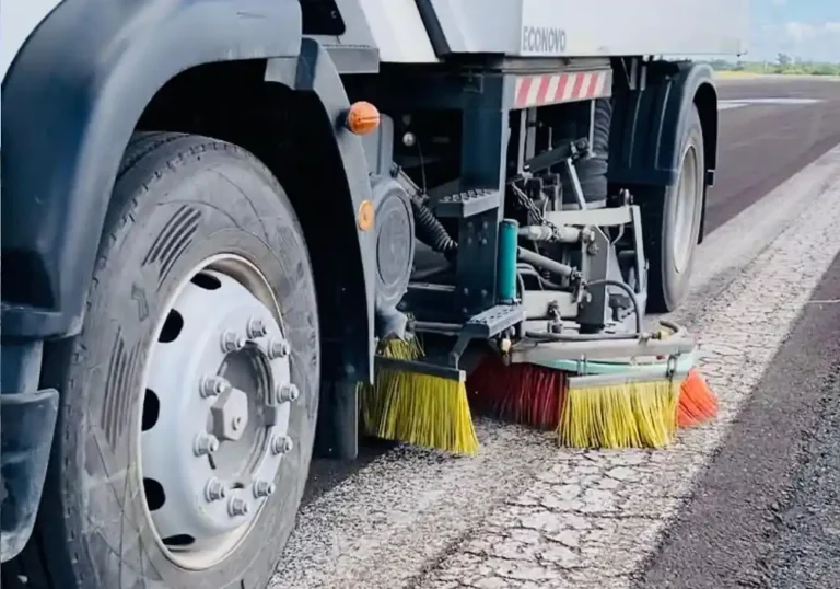 Trabajos de Barrido autopropulsado en el Aeropuerto de Parana2