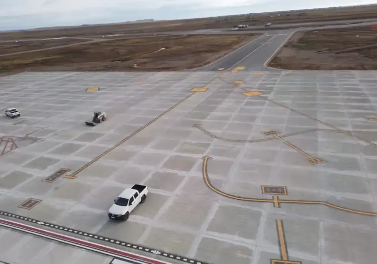 Demarcacion horizontal en el aeropuerto de Rio Grande4