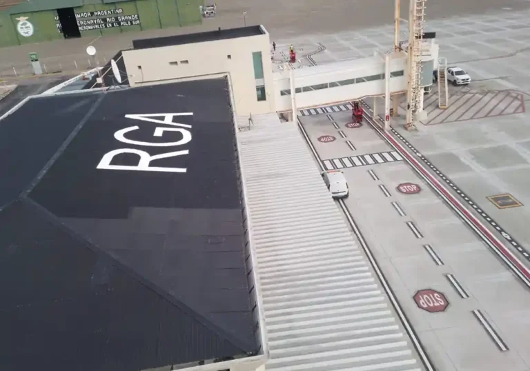 Demarcacion horizontal en el aeropuerto de Rio Grande9